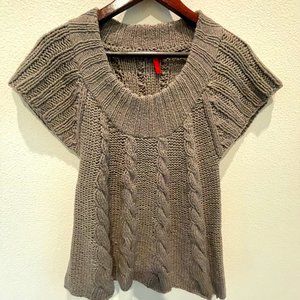 5/48 Sweater Vest. Sz medium. Taupe/grey.